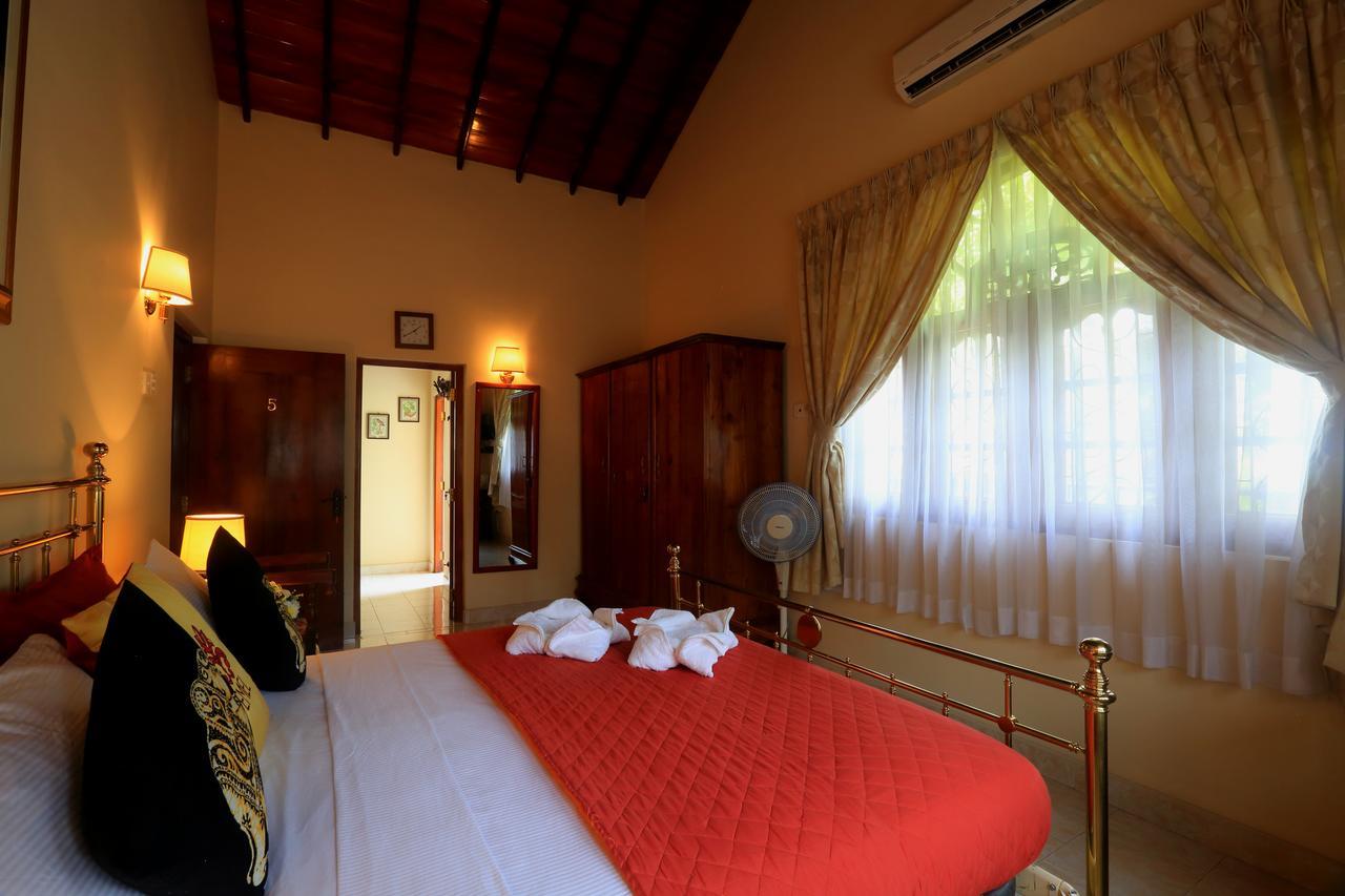 Emel Boutique Hotel Negombo Exterior photo